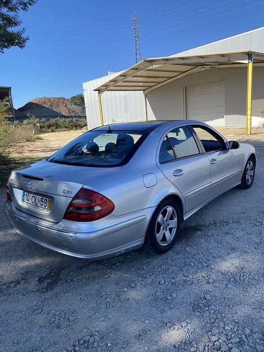 Usado 2002 Mercedes E270 Sedan | € 6.500 (Preço justo) - Imagem 1/4