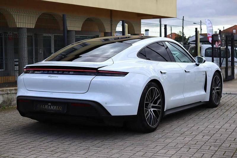 Usado Porsche Taycan 389 kW (530 HP) 2020 Branco Sedan