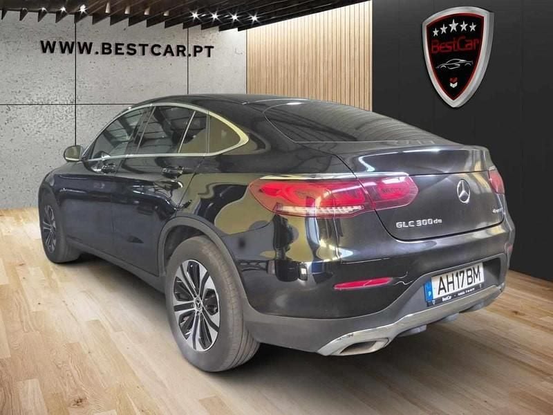 Usado Mercedes GLC300 306 HP (225 kW) 2021 Preto Citadino