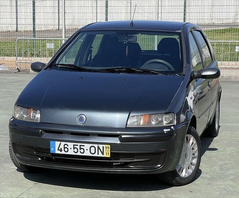 Usado Fiat Punto 75 HP (55 kW) 1999 Sedan