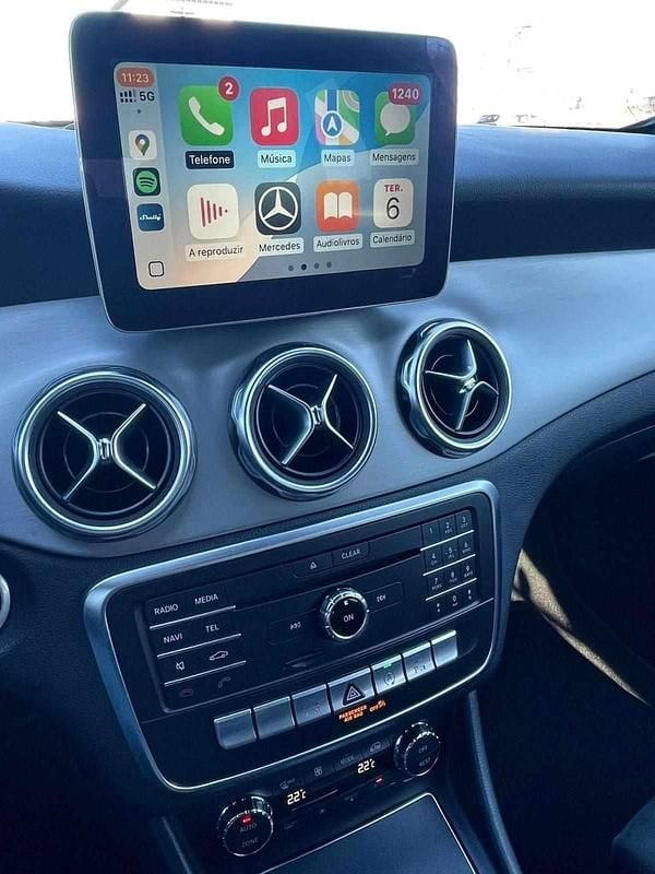 Usado Mercedes GLA180 109 HP (80 kW) 2017 Cinzento SUV