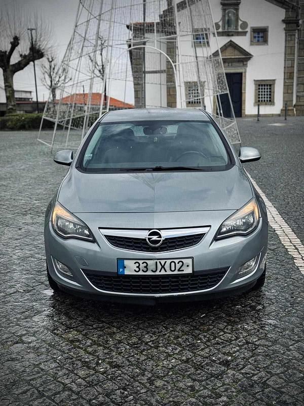 Usado Opel Astra 95 HP (69 kW) 2010 Cinzento