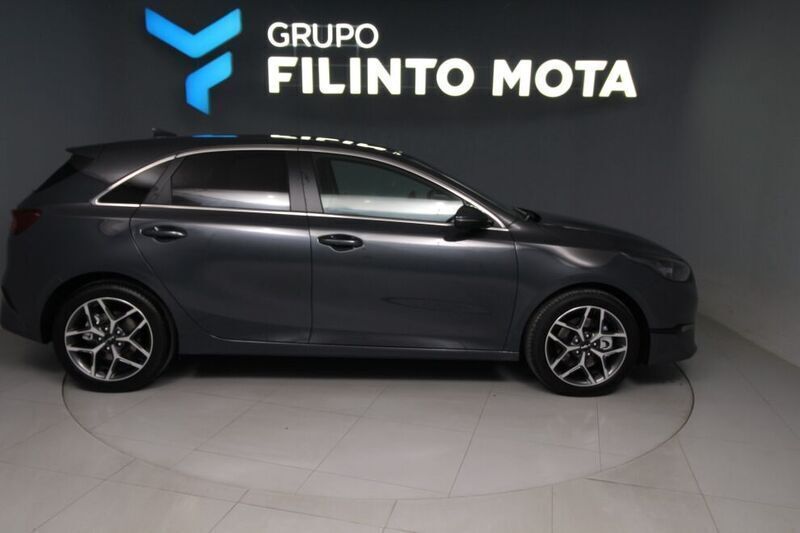 Cinza Novo 2024 Kia Ceed | € 24.250 (Caro) - Imagem 1/4