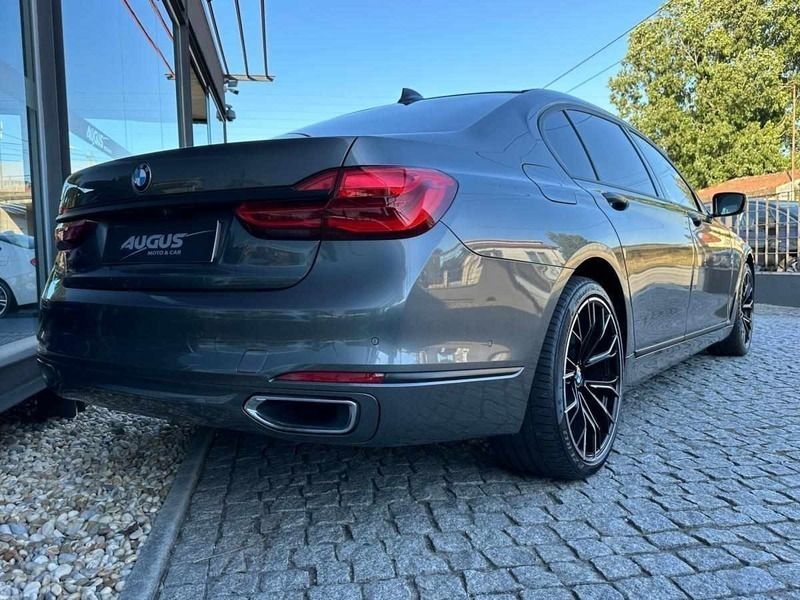 Usado BMW 740 iPerformance 326 HP (239 kW) 2018 Cinza Sedan
