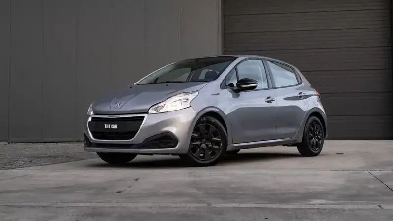 Cinzento Usado 2019 Peugeot 208 Active Citadino | € 10.400 (Bom preço) - Imagem 1/4