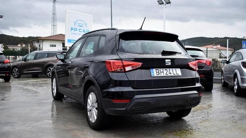 Usado Seat Arona 110 HP (80 kW) 2024 Preto SUV