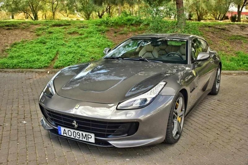 Cinzento Usado 2017 Ferrari GTC4Lusso Coupé | € 298.000 - Imagem 1/4