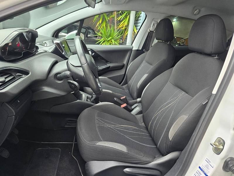 Usado Peugeot 208 68 HP (50 kW) 2014 Branco Citadino