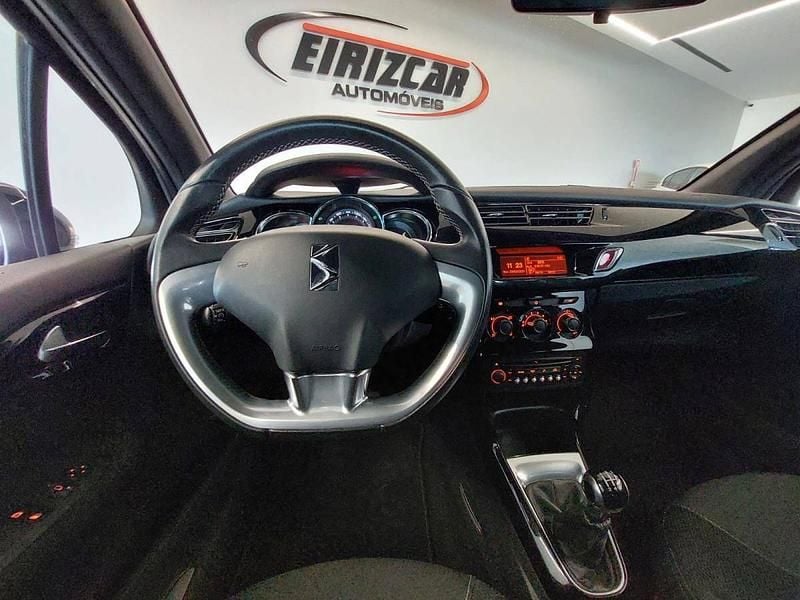 Usado DS Automobiles DS3 Crossback Be Chic 110 HP (80 kW) 2018 Cinzento SUV