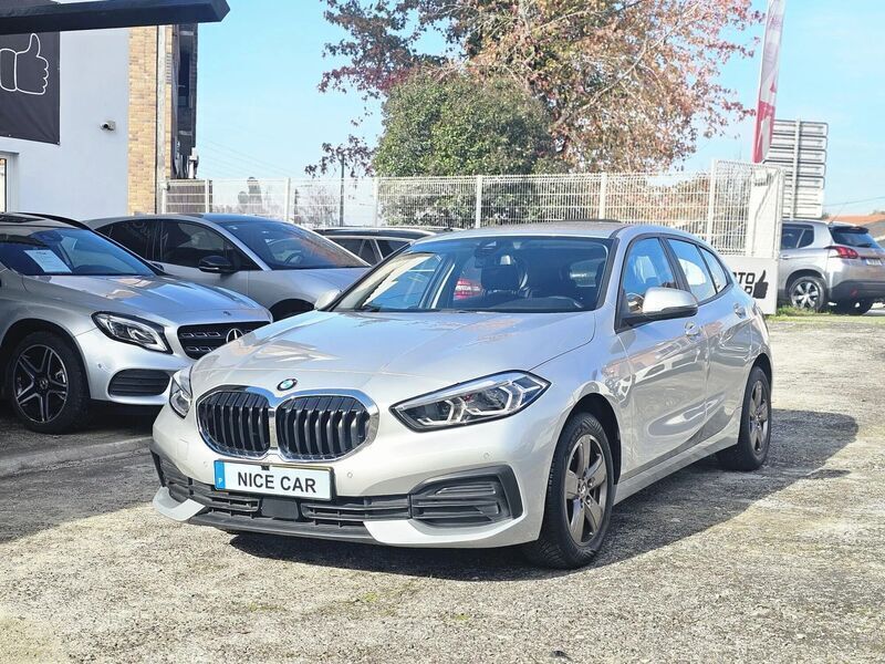 Cinzento Usado 2021 BMW 116 Sport Line Citadino | € 22.990 (Bom preço) - Imagem 1/4