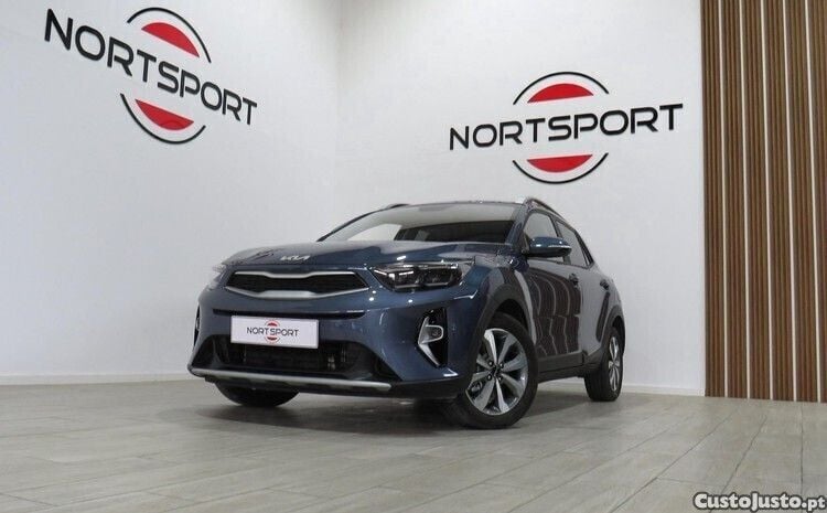 Azul Usado 2022 Kia Stonic SUV | € 17.900 (Preço justo) - Imagem 1/1