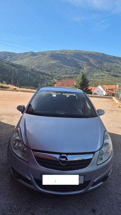Usado 2009 Opel Corsa Sedan | € 4.000 (Preço justo) - Imagem 1/4