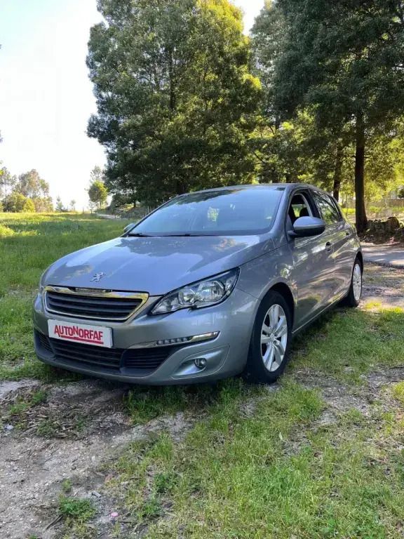 Cinza Usado 2016 Peugeot 308 Allure Citadino | € 14.000 (Preço elevado) - Imagem 1/4