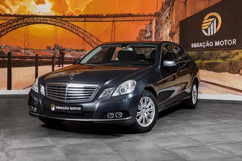 Usado Mercedes E250 Elegance 204 HP (150 kW) 2009 Cinza Sedan