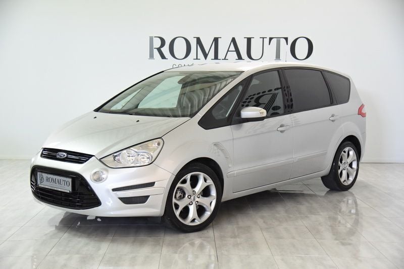 Cinzento Usado 2012 Ford S-MAX S Monovolume | € 17.800 (Caro) - Imagem 1/4