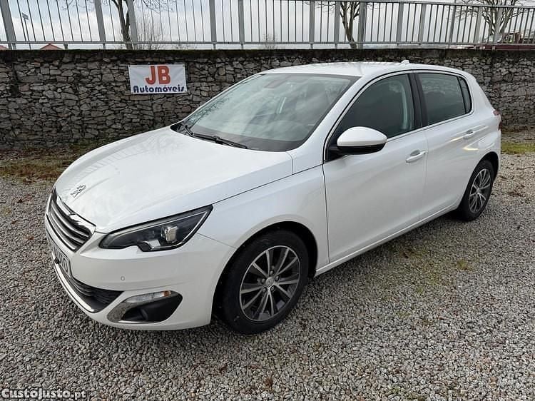 Branco Usado 2016 Peugeot 308 Allure Citadino | € 12.950 (Preço justo) - Imagem 1/1