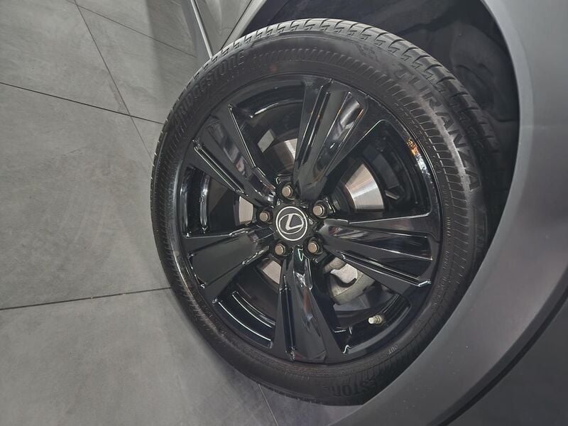 Usado Lexus UX 184 HP (135 kW) 2022 Preto SUV