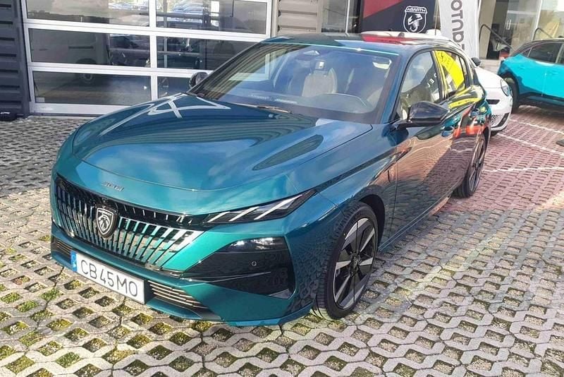 Azul Novo 2025 Peugeot e-308 GT Citadino | € 48.500 - Imagem 1/4
