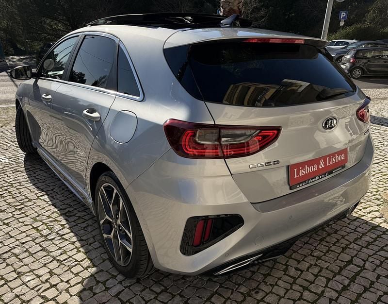 Usado Kia Ceed GT GT-Line 120 HP (88 kW) 2020 Cinzento