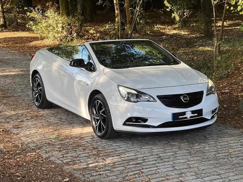 Branco Usado 2013 Opel Cascada Cabrios | € 20.990 - Imagem 1/4