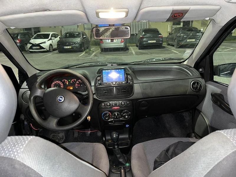 Usado Fiat Punto 80 HP (58 kW) 2004 Citadino