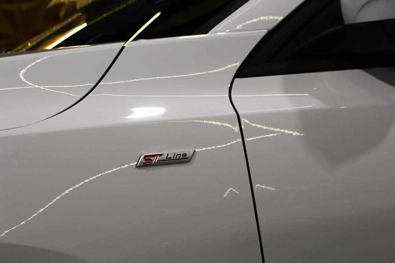 Usado Ford Focus 120 HP (88 kW) 2022 Branco Carrinha