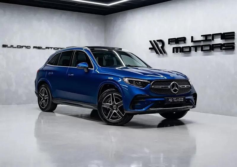 Azul Usado 2024 Mercedes GLC300e AMG line SUV | € 62.950 (Preço justo) - Imagem 1/4
