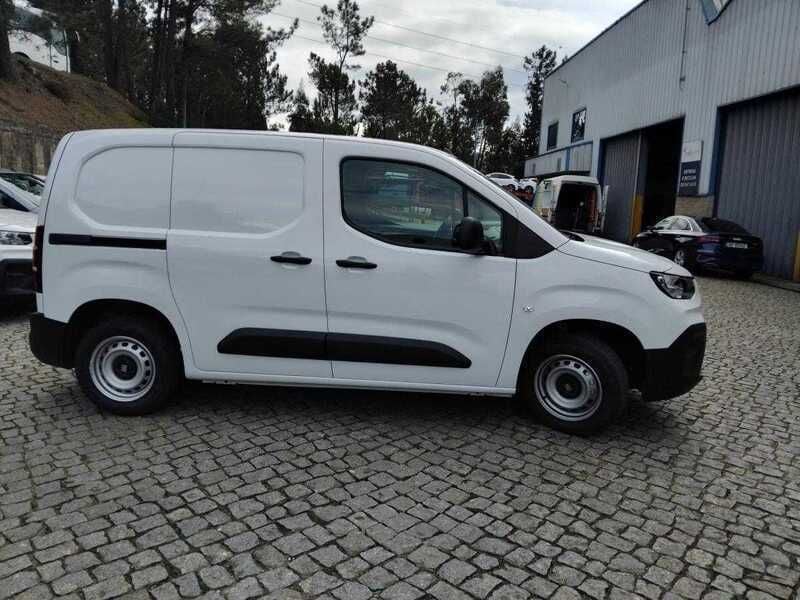 Usado Fiat Doblò 100 HP (73 kW) 2024 Branco Monovolume