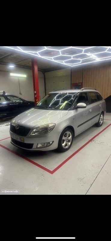 Cinzento Usado 2011 Skoda Fabia Carrinha | € 3.750 (Bom preço) - Imagem 1/4