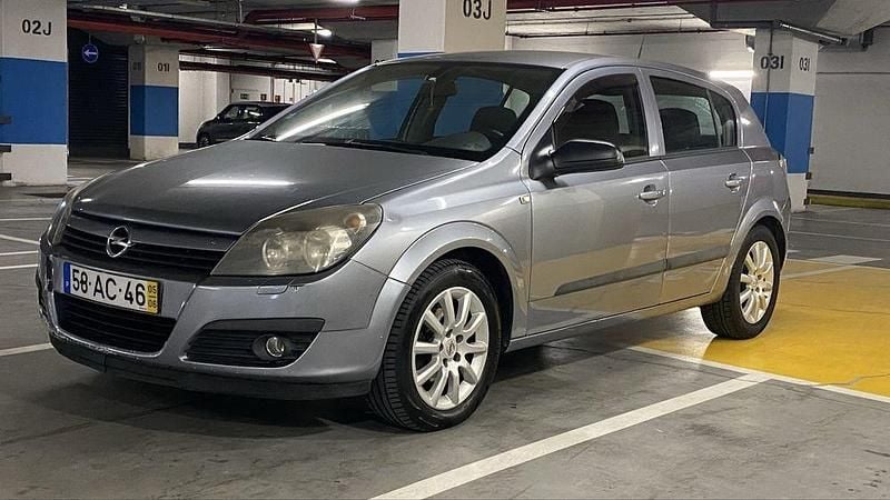 Usado Opel Astra 90 HP (66 kW) 2005 Sedan