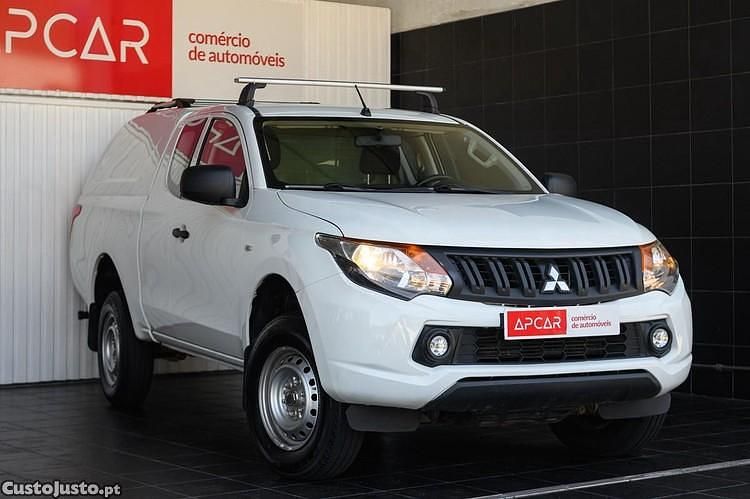 Branco Usado 2018 Mitsubishi L200 Invite Pickup | € 23.500 - Imagem 1/1