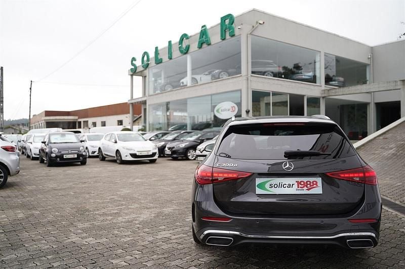 Usado Mercedes C300 AMG line 265 HP (194 kW) 2022 Cinza antracite Carrinha