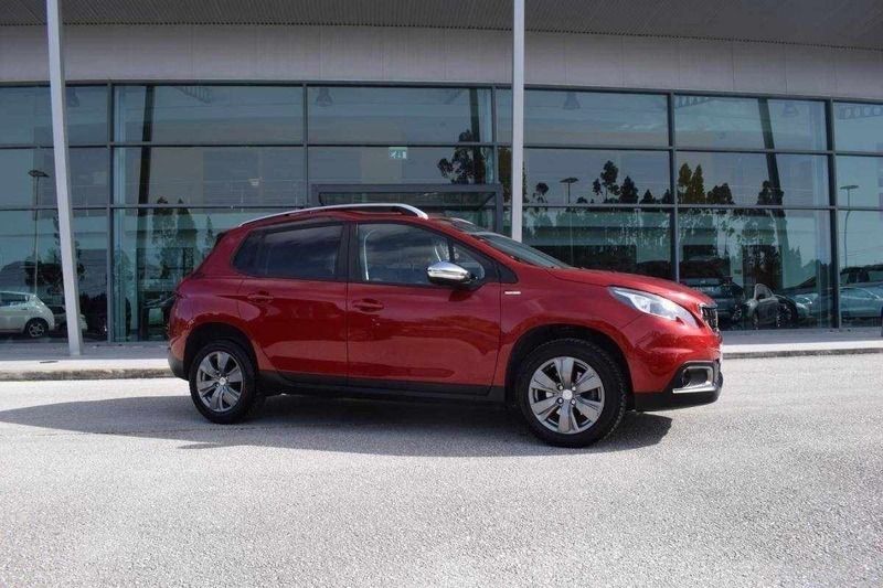 Vermelho Usado 2019 Peugeot 2008 Style SUV | € 16.900 (Preço justo) - Imagem 1/4
