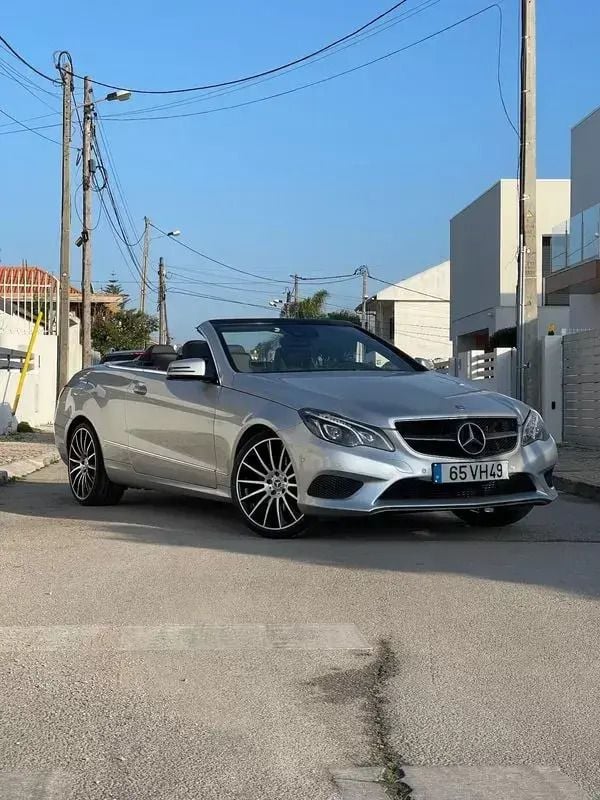 Cinzento Usado 2014 Mercedes E220 Avantgarde Cabrios | € 24.500 (Preço justo) - Imagem 1/4