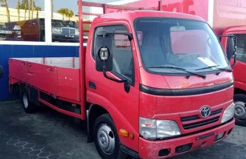 Vermelho Usado 2009 Toyota Dyna Pickup | € 21.200 - Imagem 1/3