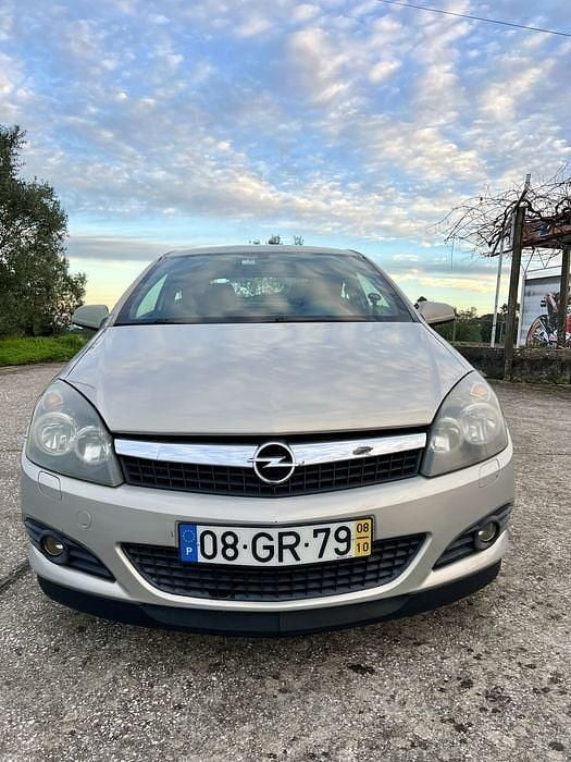 Usado Opel Astra GTC 125 HP (91 kW) 2008