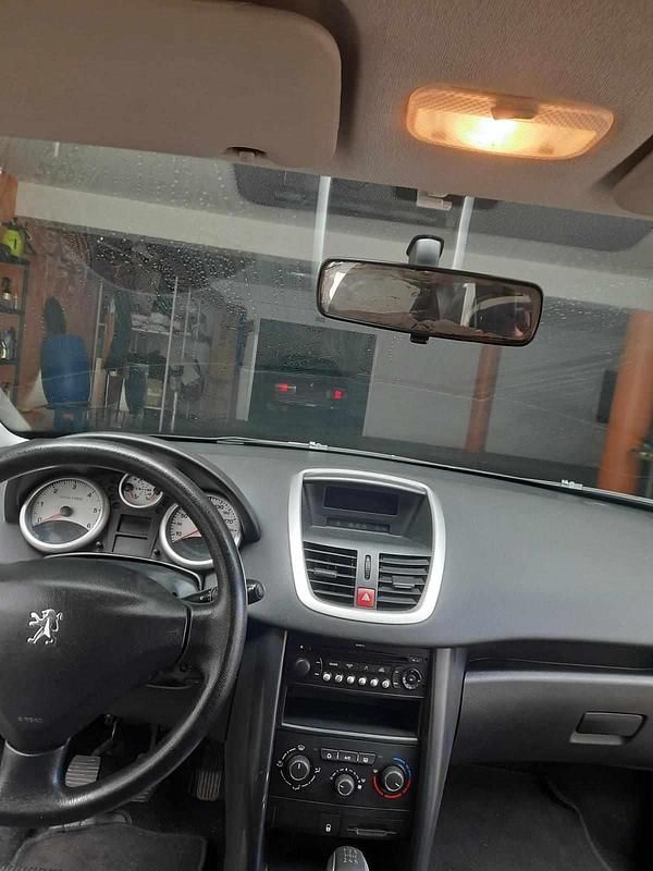 Usado Peugeot 207 68 HP (50 kW) 2009 Cinzento Citadino