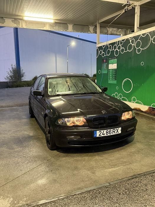 Usado 2001 BMW 320 Sedan | € 3.800 (Preço justo) - Imagem 1/4