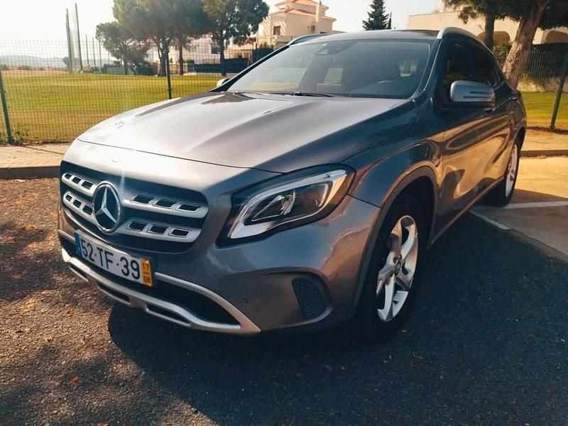 Cinzento Usado 2017 Mercedes GLA180 SUV | € 16.990 (Preço justo) - Imagem 1/4