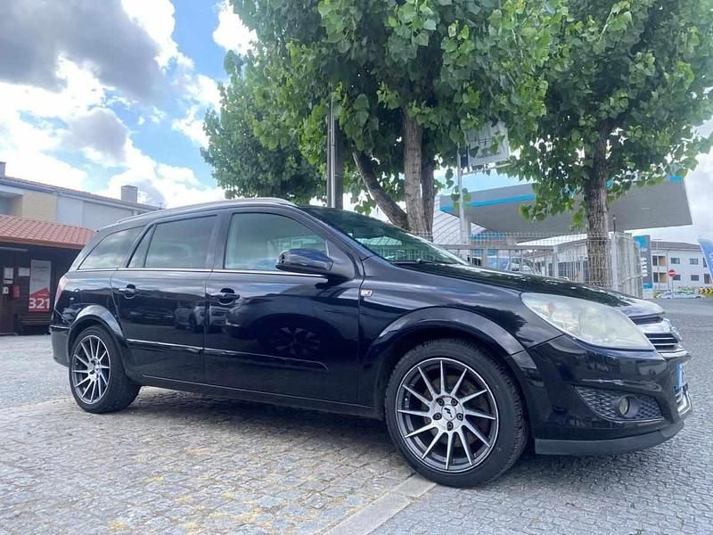 Usado Opel Astra 150 HP (110 kW) 2007 Preto