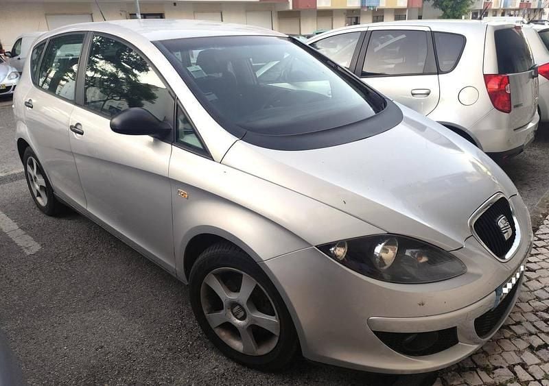 Cinza Usado 2005 Seat Altea Stylance Monovolume | € 5.500 (Super Preço) - Imagem 1/4