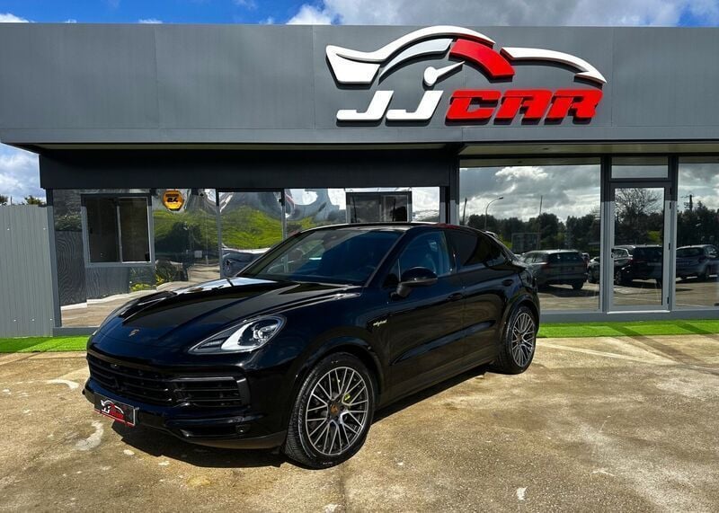 Preto Usado 2021 Porsche Cayenne SUV | € 79.500 - Imagem 1/4