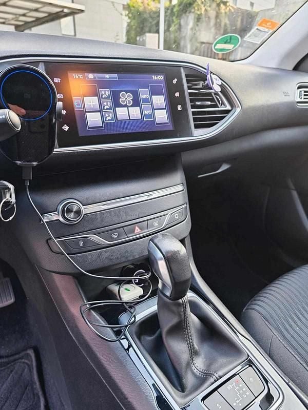 Usado Peugeot 308 120 HP (88 kW) 2016 Preto Carrinha