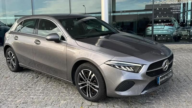 Usado Mercedes A250 Advanced 218 HP (160 kW) 2023 Cinza mountain Citadino