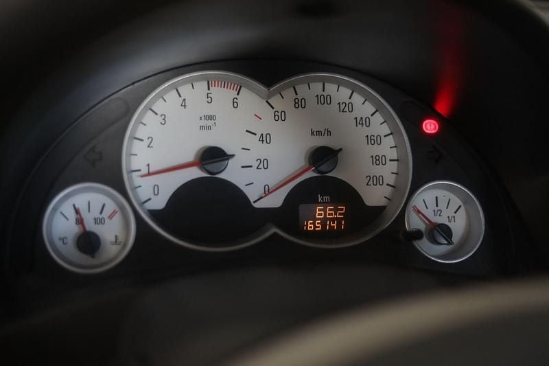 Branco Usado 2009 Opel Tigra Cabrios | € 6.900 - Imagem 1/4