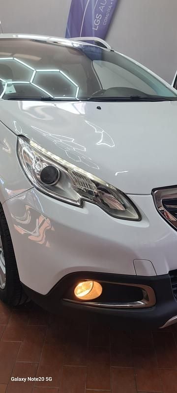 Branco Usado 2015 Peugeot 2008 Allure SUV | € 11.990 (Preço justo) - Imagem 1/4