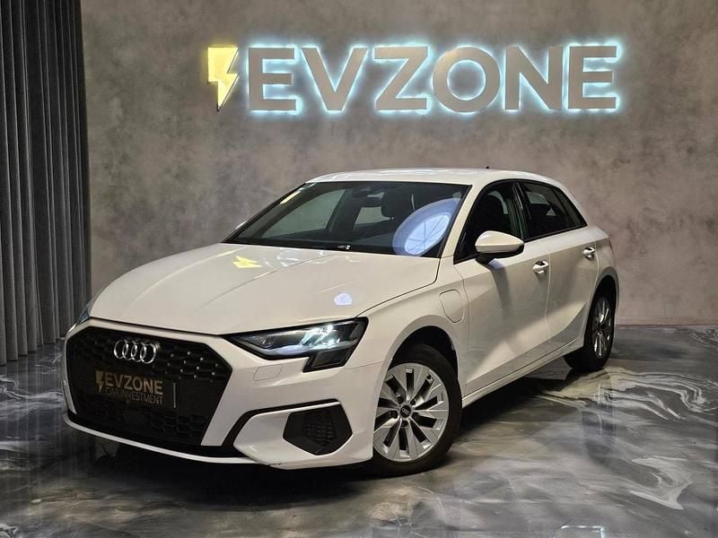 Branco Usado 2021 Audi A3 Sportback e-tron Citadino | € 25.000 (Preço justo) - Imagem 1/4