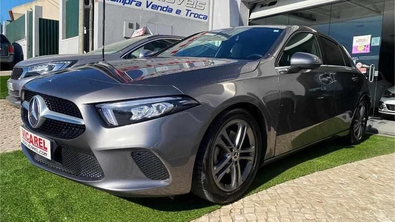 Cinzento Usado 2018 Mercedes A200 | € 21.500 (Bom preço) - Imagem 1/4
