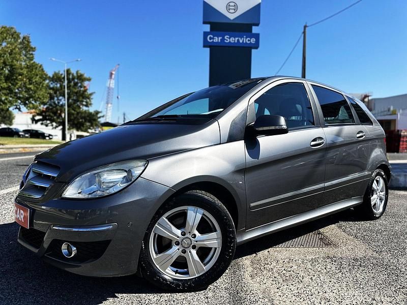 Cinza Usado 2010 Mercedes B180 Monovolume | € 11.900 (Preço elevado) - Imagem 1/4