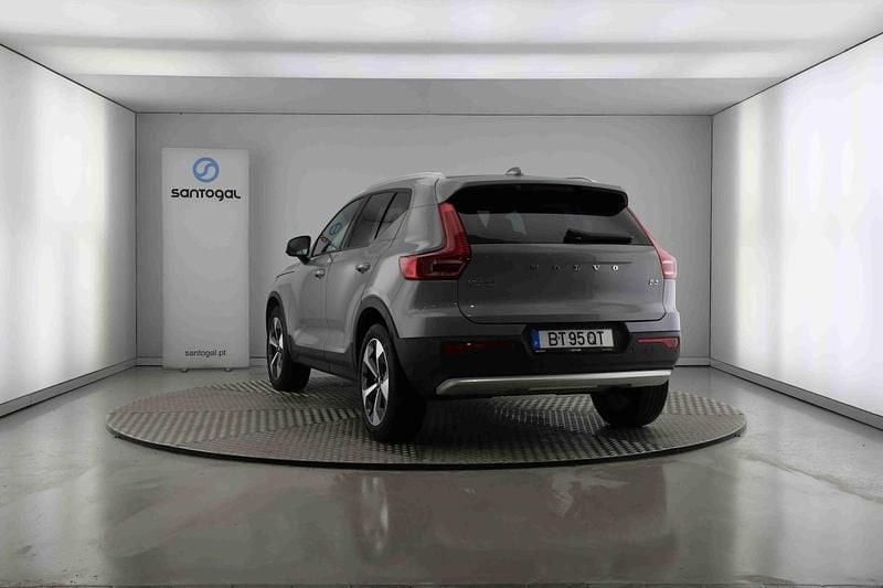 Usado Volvo XC40 Core 163 HP (119 kW) 2025 Cinzento SUV